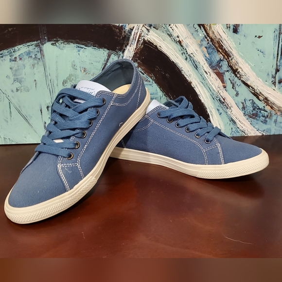 Original Penguin Other - PENGUIN MAN'S LIGHT BLUE, TENNIS SHOES, SIZE 9.